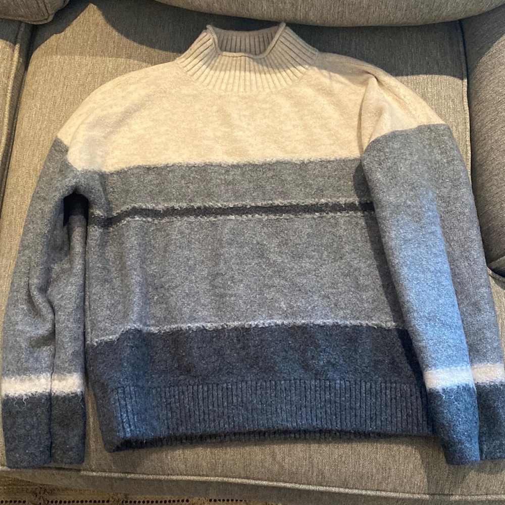 Universal thread sweater